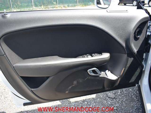 2017 Dodge Challenger SXT 2dr Coupe